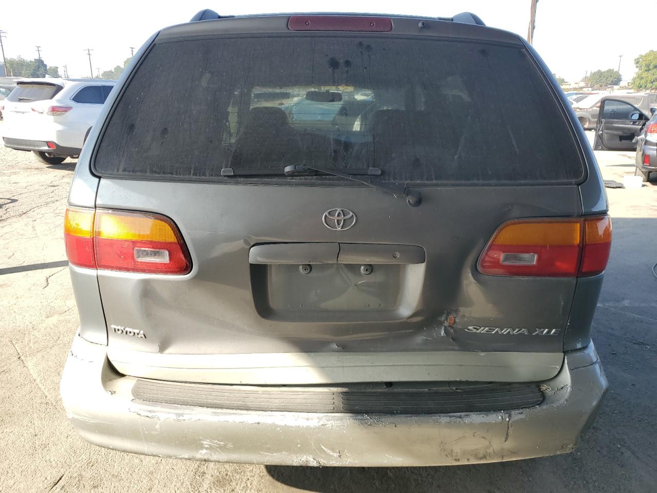 2020 Toyota Sienna Le VIN: 4T3ZF13C0YU235653 Lot: 82756425