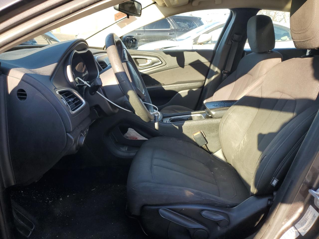 2015 Chrysler 200 Limited VIN: 1C3CCCAB2FN693823 Lot: 92912475