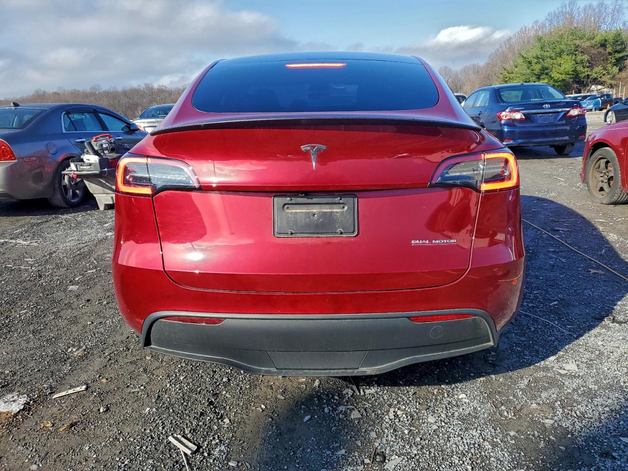 2025 Tesla Model Y VIN: 7SAYGDEF4SA364557 Lot: 94273935