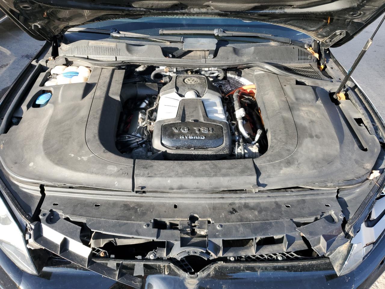 2012 Volkswagen Touareg Hybrid VIN: WVGEG9BP1CD008374 Lot: 91890555