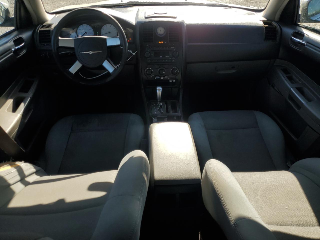 2005 Chrysler 300 VIN: 2C3JA43R45H582923 Lot: 92135405