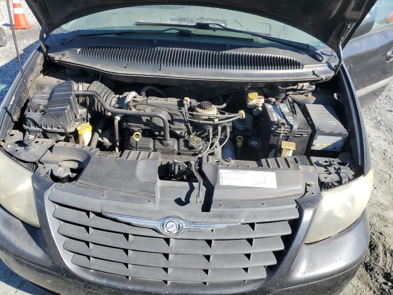 2005 Chrysler Town & Country VIN: 1C4GP45R05B128064 Lot: 91233765