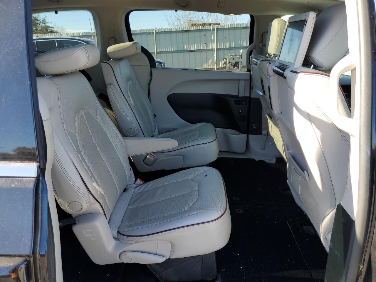 2019 Chrysler Pacifica Limited VIN: 2C4RC1GG7KR575714 Lot: 90734695