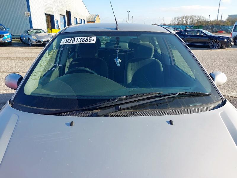 2002 FORD FOCUS FLIG