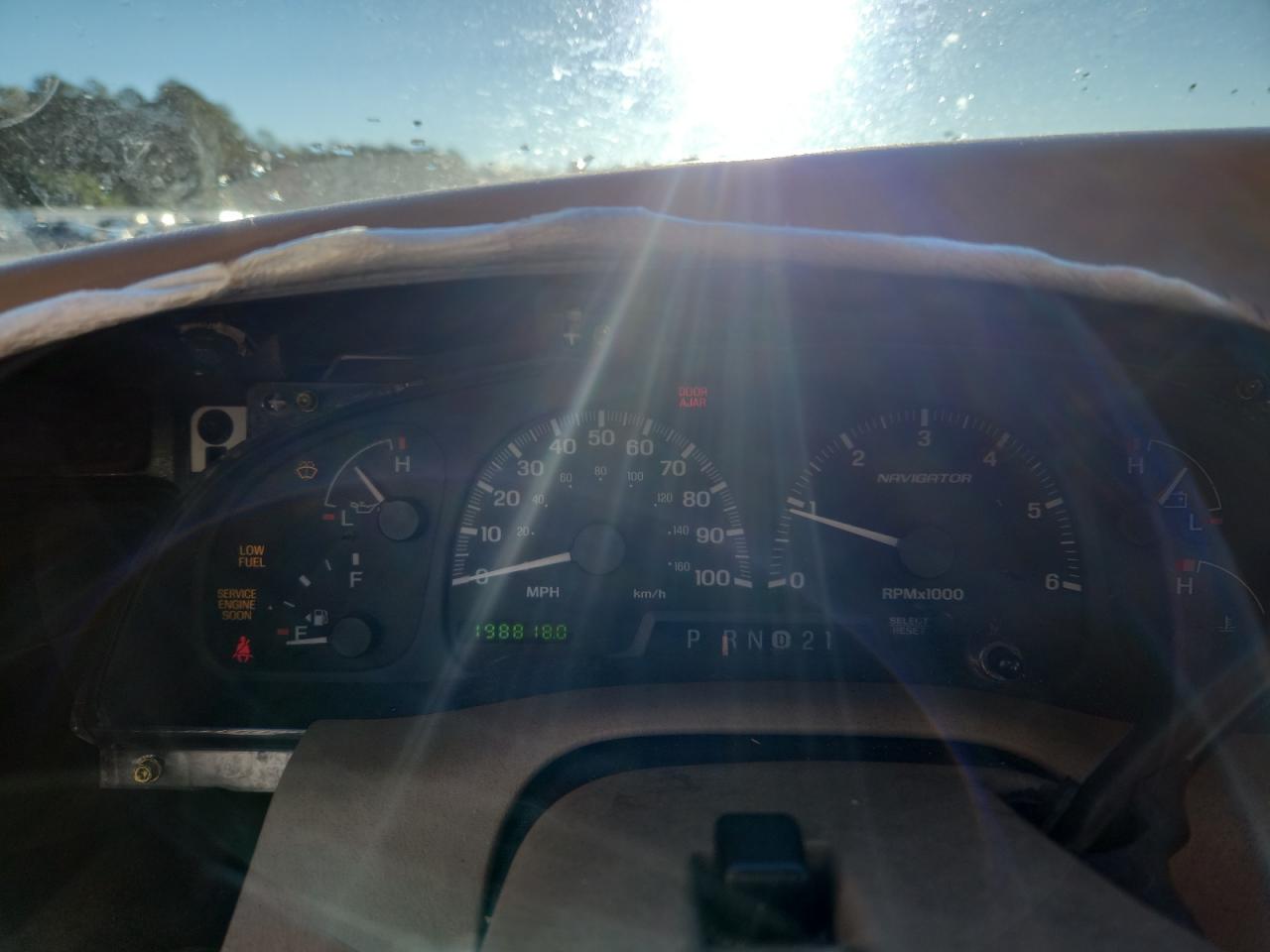 1999 Lincoln Navigator VIN: 5LMRU27L2XLJ10492 Lot: 91292395