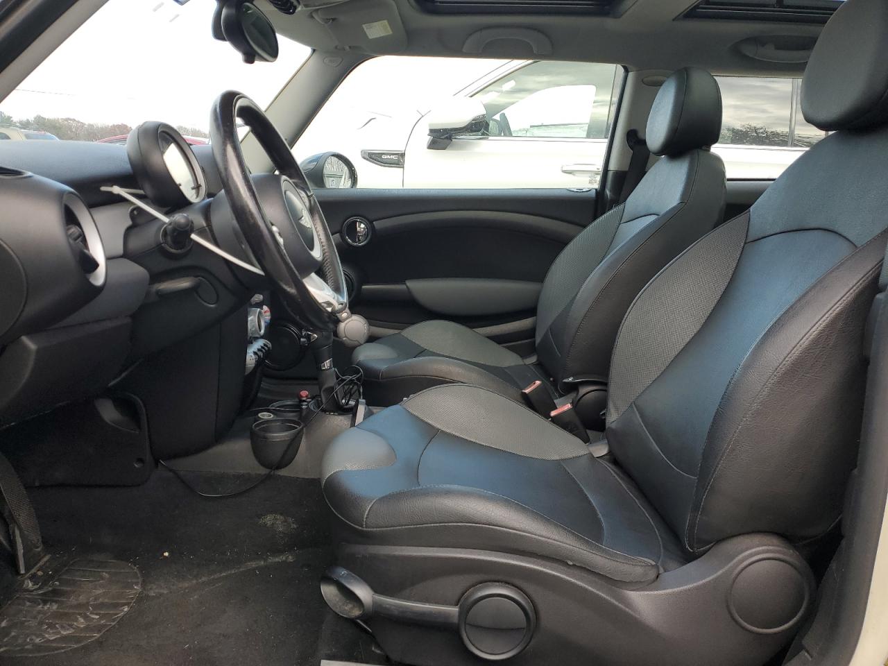 2010 Mini Cooper VIN: WMWMF3C51ATZ61826 Lot: 91725085