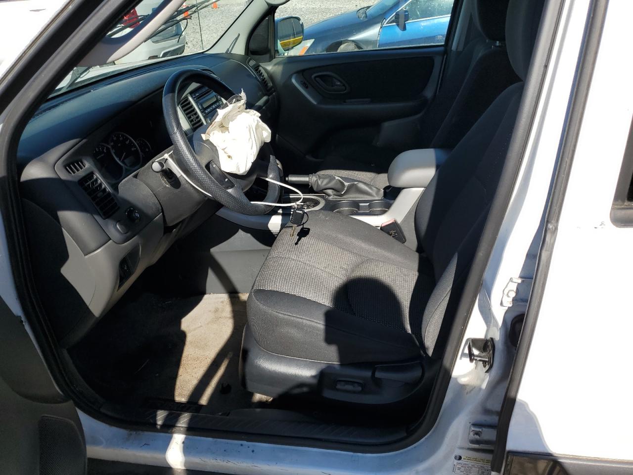 2005 Mazda Tribute S VIN: 4F2YZ04175KM12181 Lot: 91374725