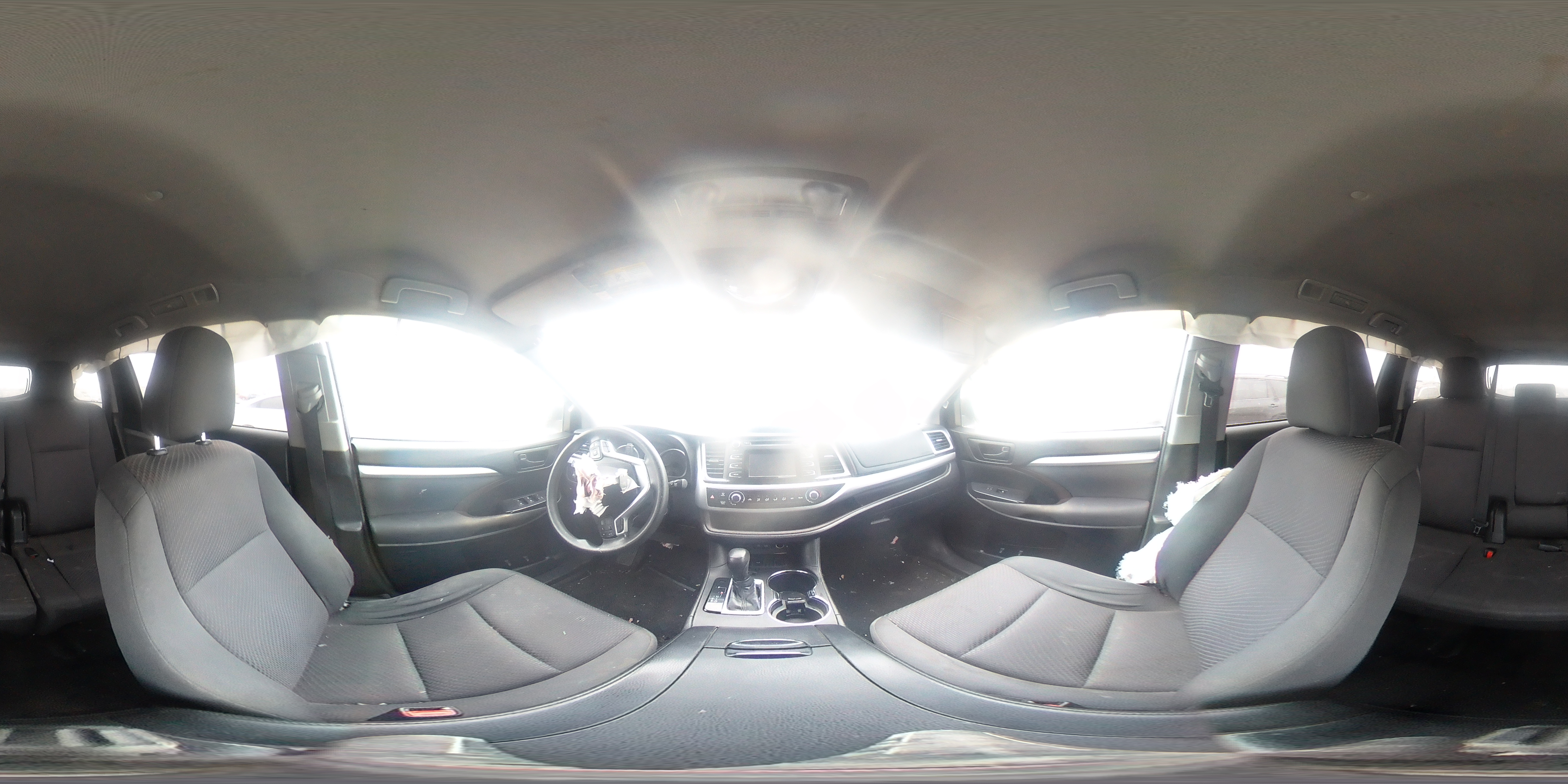 2018 Toyota Highlander Le VIN: 5TDZZRFH7JS239235 Lot: 92957615