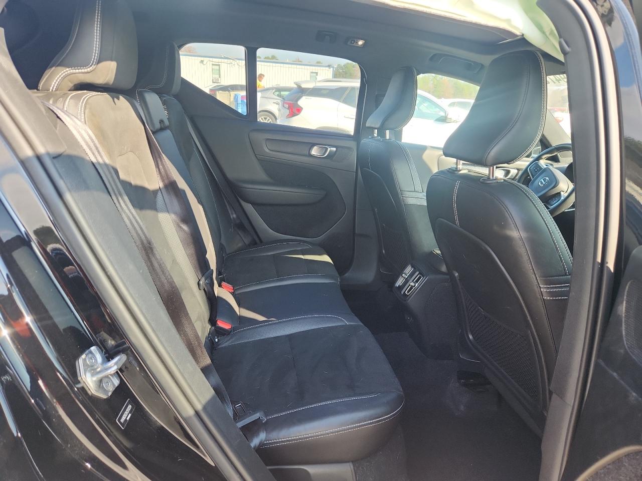 2019 Volvo Xc40 T5 Momentum VIN: YV4162XZ2K2012254 Lot: 93299475