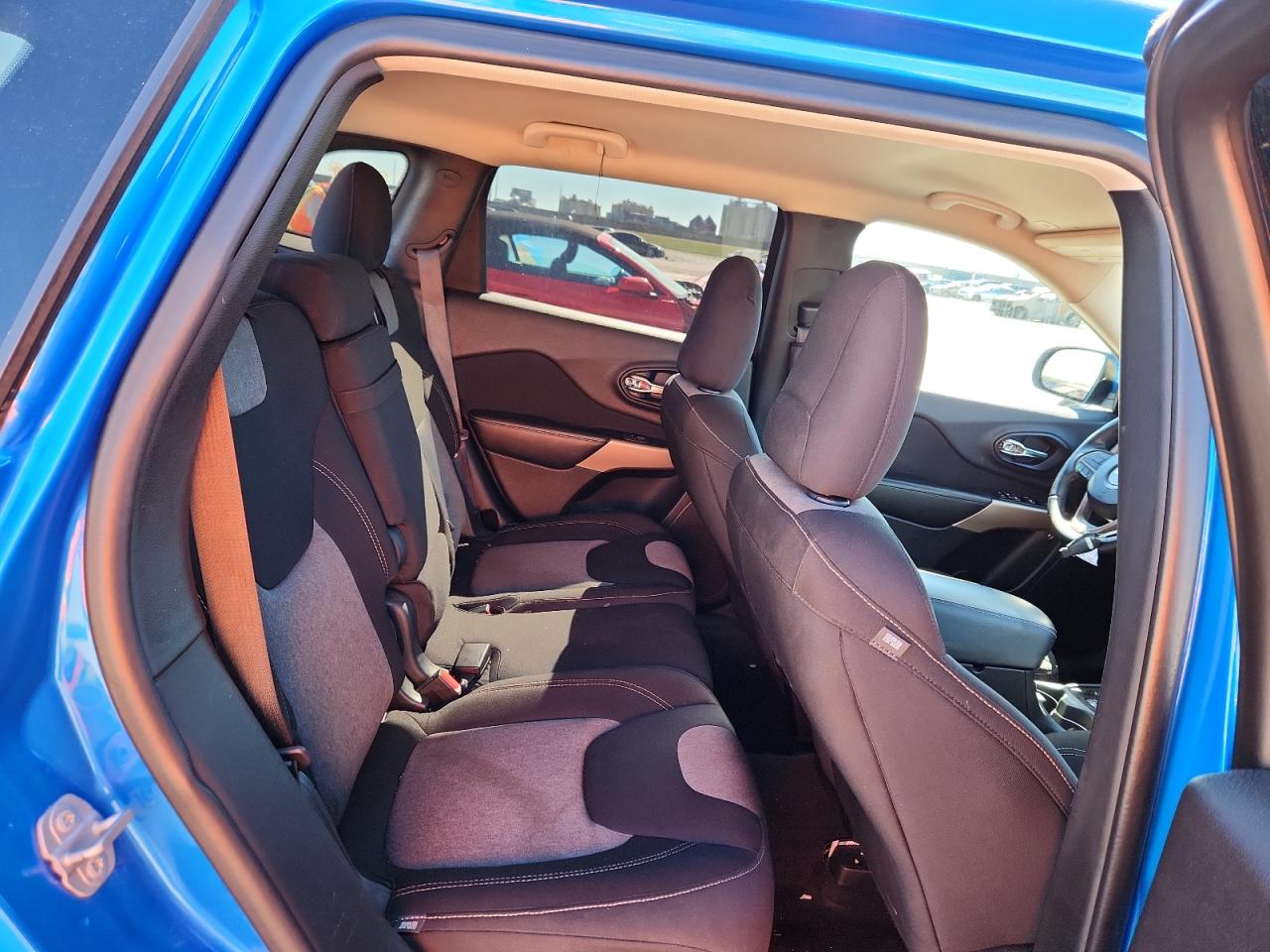 2018 Jeep Cherokee Latitude VIN: 1C4PJLCB9JD540385 Lot: 90991315