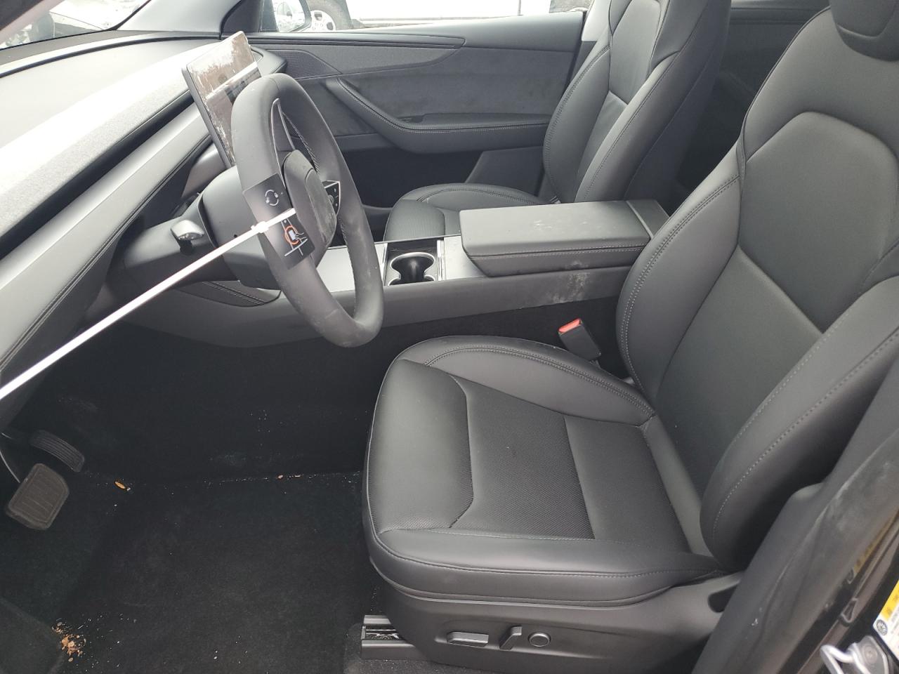 2026 Tesla Model Y VIN: 7SAYGDED2TA439465 Lot: 92226685