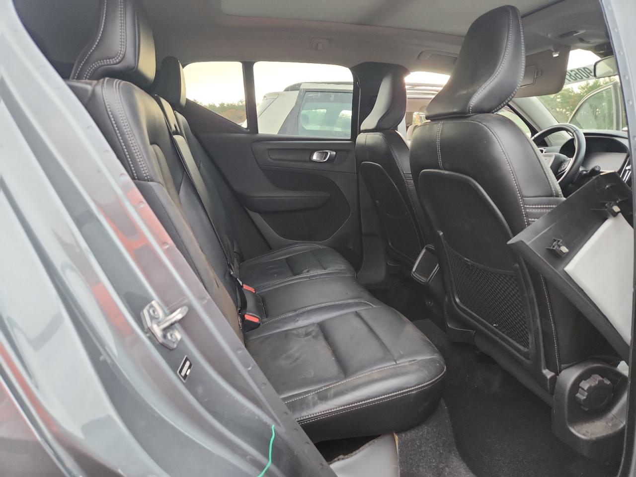 2019 Volvo Xc40 T5 Momentum VIN: YV4162UK0K2048094 Lot: 90687595