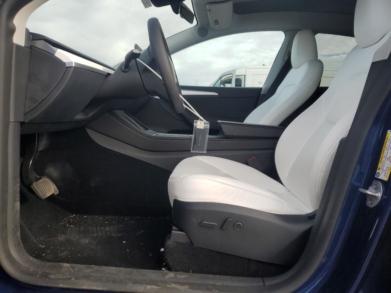 2024 Tesla Model Y VIN: 7SAYGDEE3RF167870 Lot: 90986045