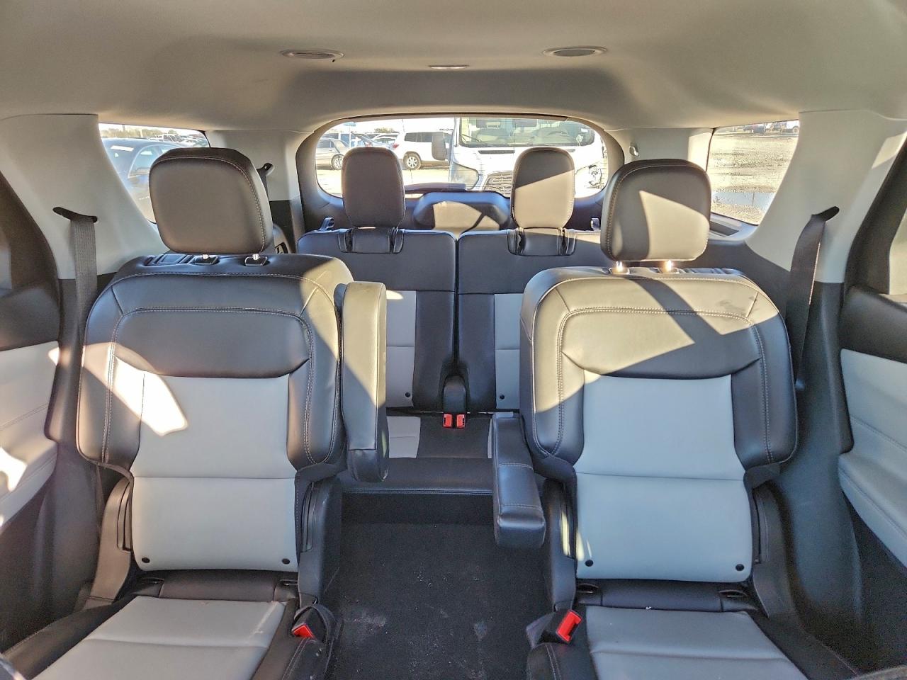 2022 Ford Explorer Xlt VIN: 1FMSK7DH8NGA83831 Lot: 92986915