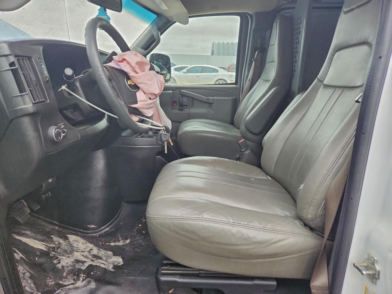 2017 Chevrolet Express G2500 VIN: 1GCWGAFF2H1198058 Lot: 93830345