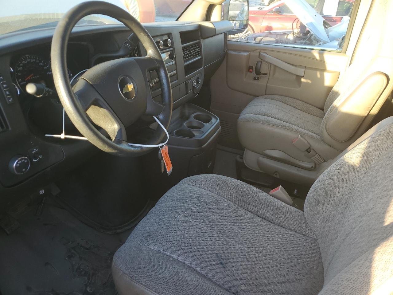 2017 Chevrolet Express Delivery Van VIN: 1GCWGAFF2H1336424 Lot: 92692115