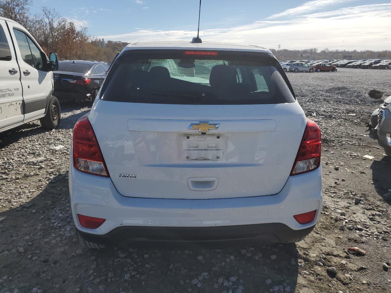 2018 Chevrolet Trax Ls VIN: KL7CJKSB7JB598952 Lot: 92405905