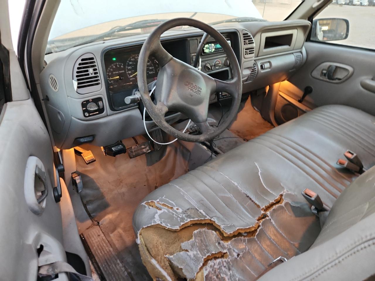 1999 GMC Sierra K2500 VIN: 1GTGK24R3XR703966 Lot: 92664755