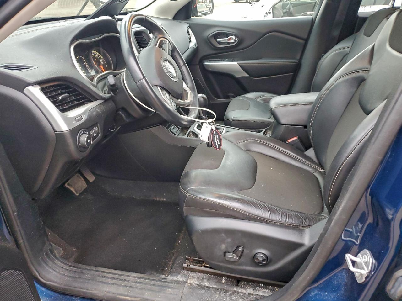 2018 Jeep Cherokee Latitude Plus VIN: 1C4PJLLB3JD573155 Lot: 93832525