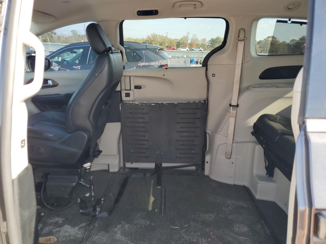 2017 Chrysler Pacifica Touring L VIN: 2C4RC1BG2HR621885 Lot: 93738575