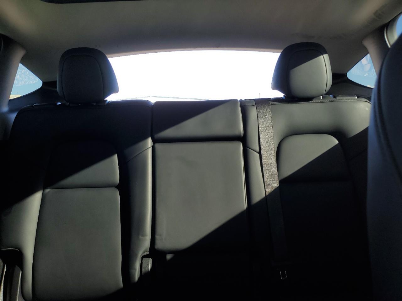 2024 Tesla Model Y VIN: 7SAYGDEEXRF177523 Lot: 93534715