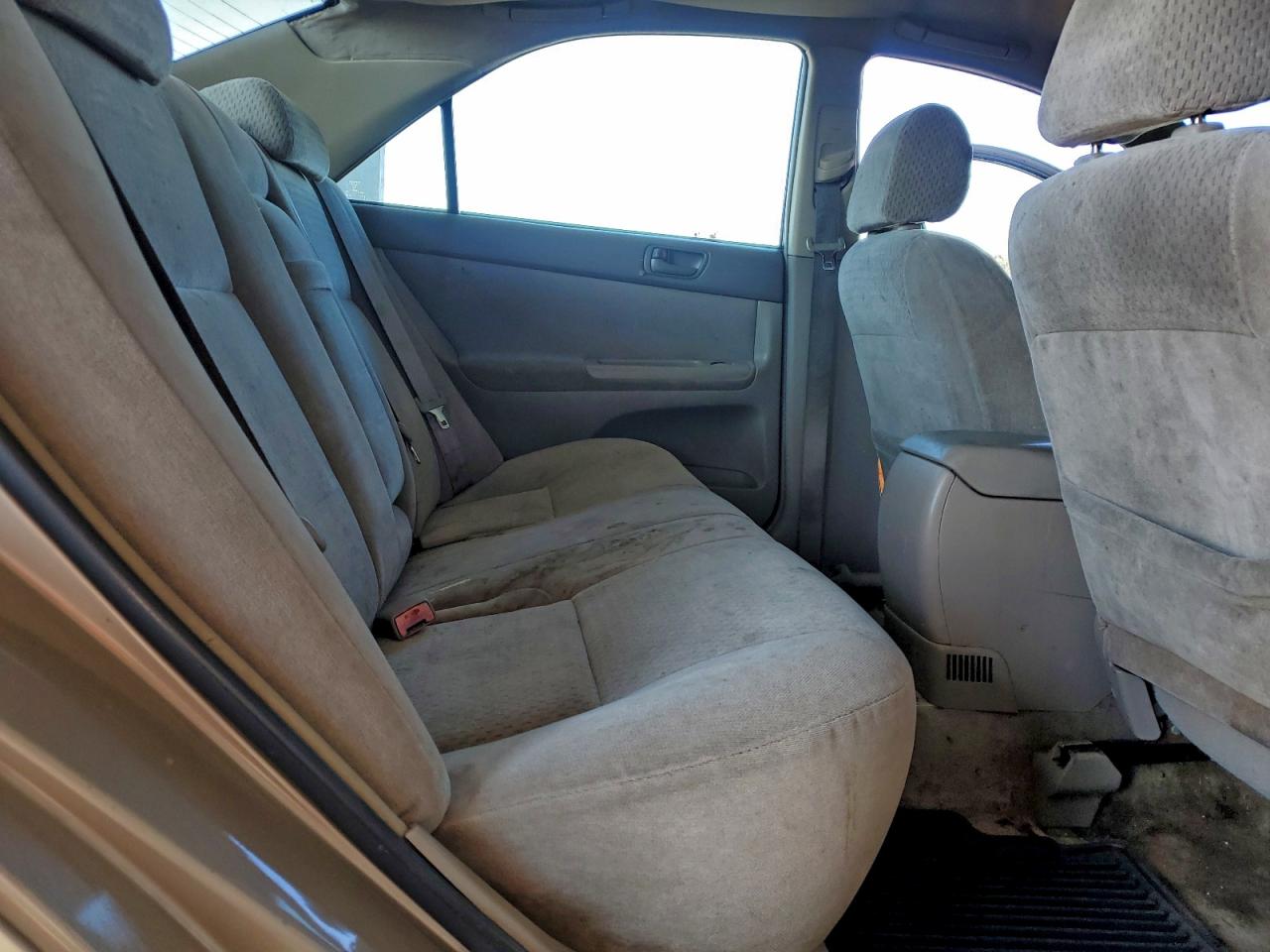 2003 Toyota Camry Le VIN: 4T1BE32K63U121568 Lot: 94217285