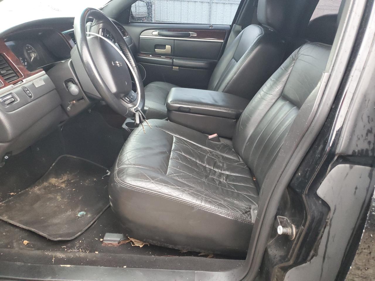 2006 Lincoln Town Car Executive VIN: 1L1FM88WX6Y630606 Lot: 93103135