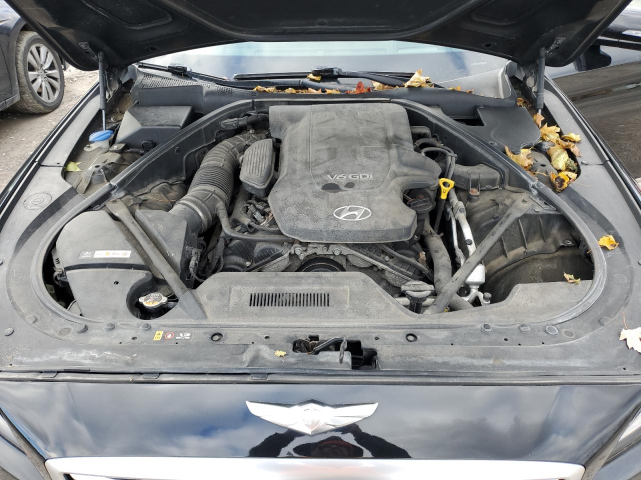 2015 Hyundai Genesis 3.8L VIN: KMHGN4JE2FU018305 Lot: 92495395