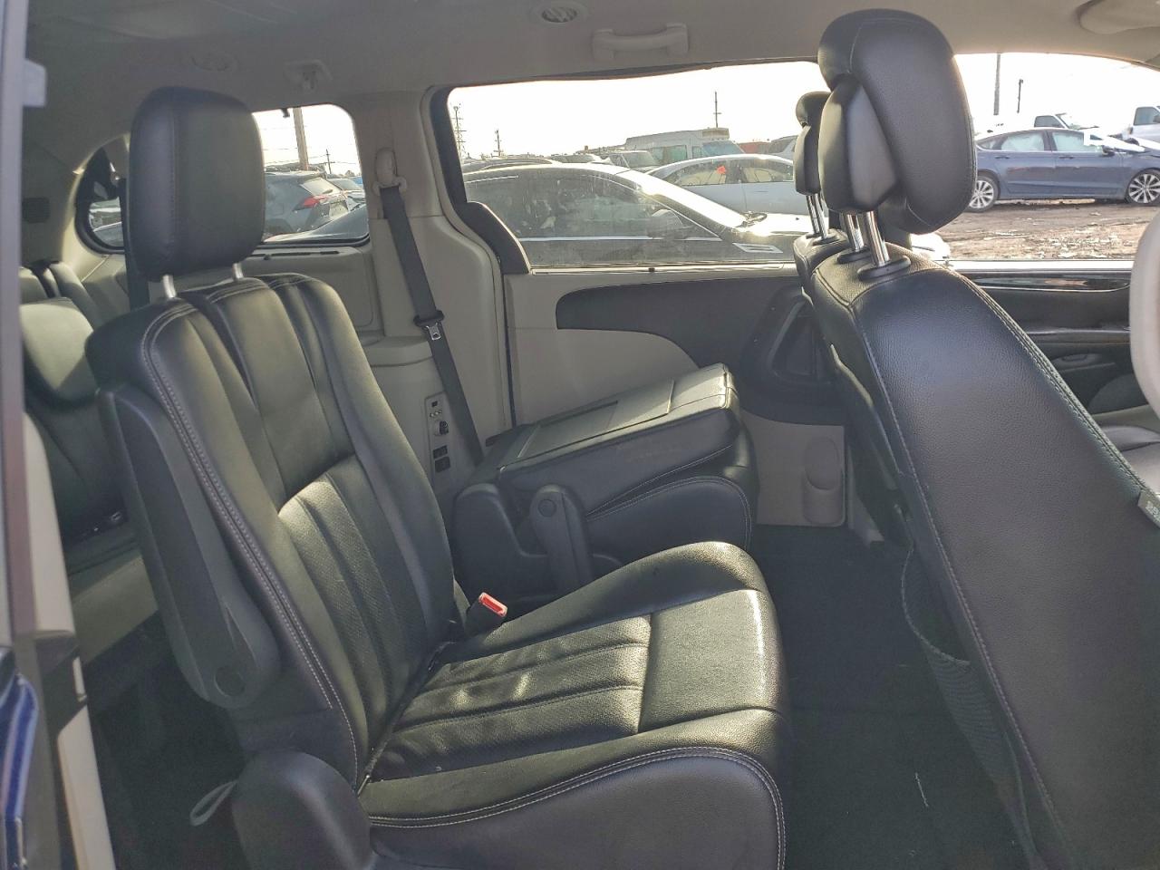 2015 Chrysler Town And Country VIN: 2C4RC1CG2FR677563 Lot: 93902505