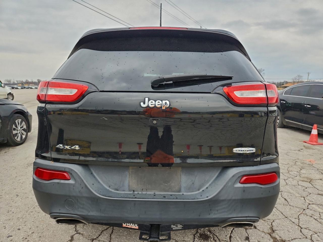 2017 Jeep Cherokee Latitude VIN: 1C4PJMCS2HW631809 Lot: 93407445