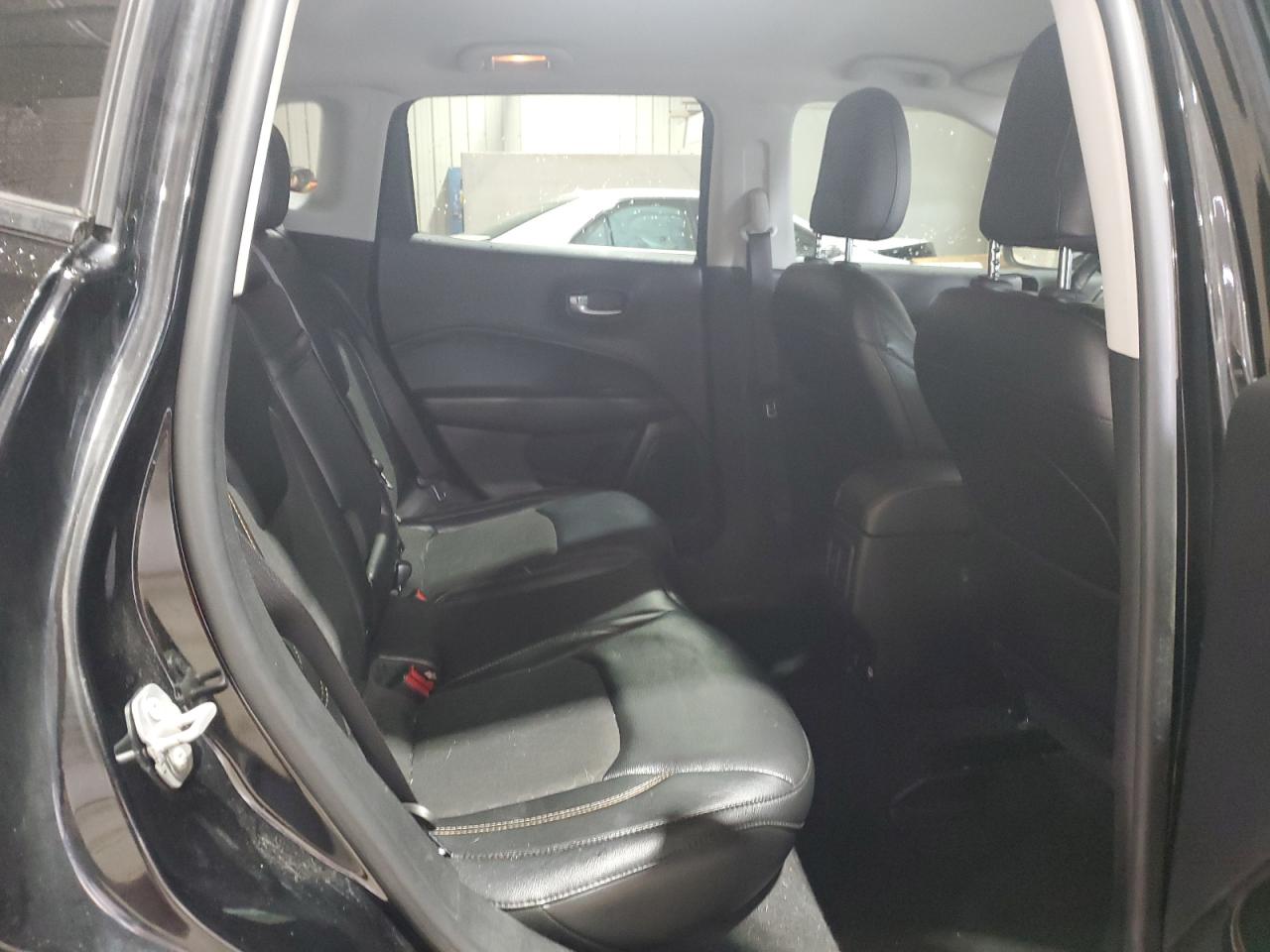 2018 Jeep Compass Latitude VIN: 3C4NJDBB3JT392985 Lot: 91463675