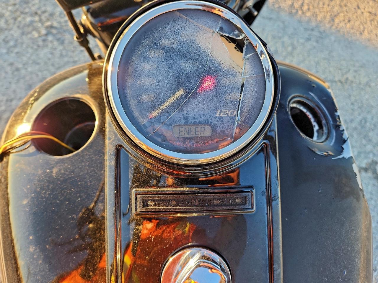 2015 Harley-Davidson Flhr Road King VIN: 1HD1FBM11FB638755 Lot: 92839365