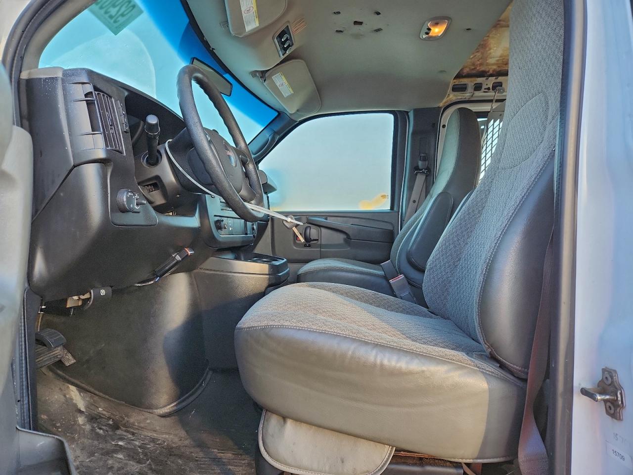 2015 GMC Savana G3500 VIN: 1GTZ7TCG9F1164802 Lot: 92902015