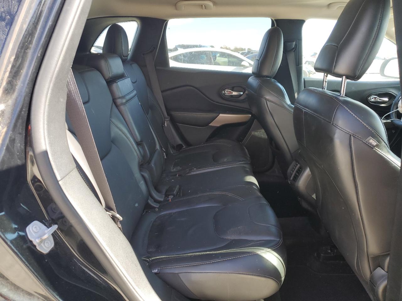 2018 Jeep Cherokee Limited VIN: 1C4PJLDB2JD553770 Lot: 92370275