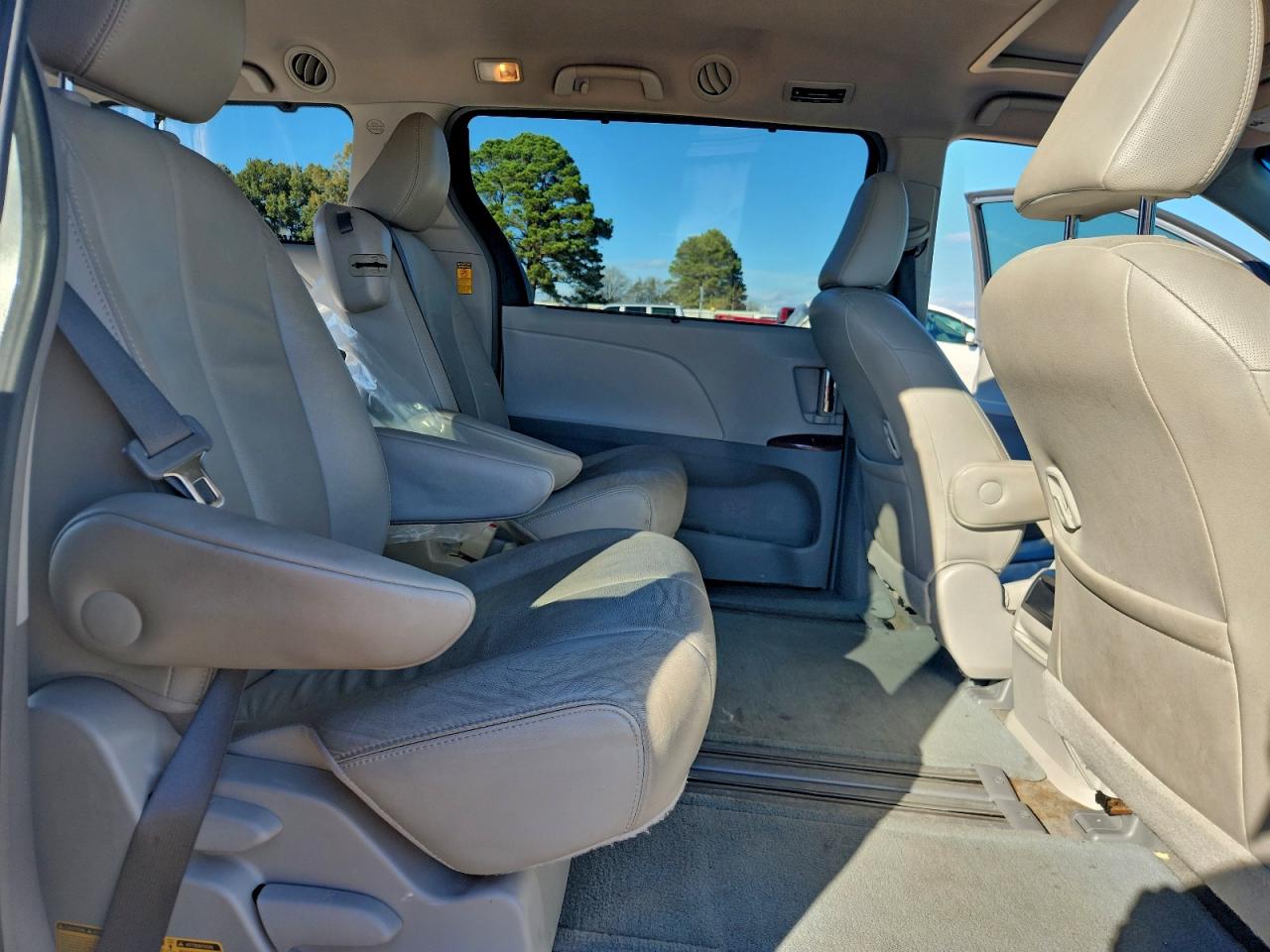 2014 Toyota Sienna Xle VIN: 5TDYK3DC5ES422126 Lot: 94559865