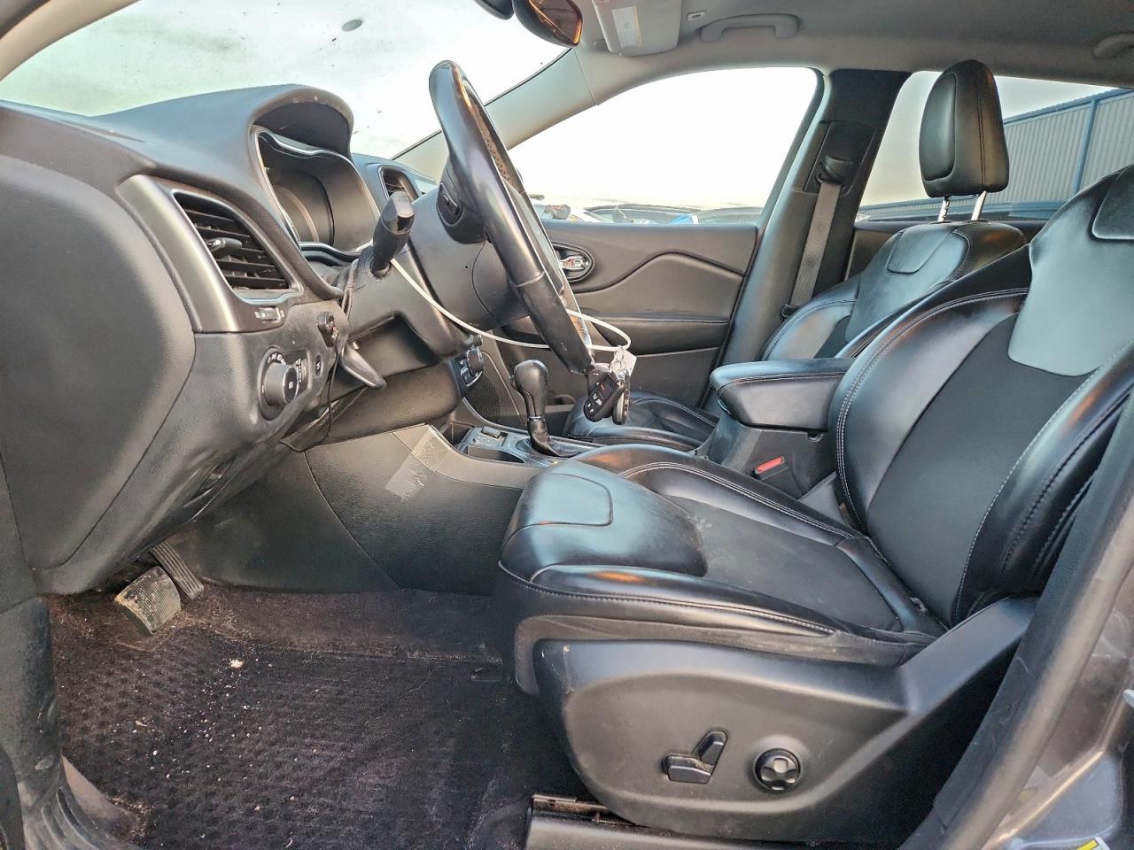 2019 Jeep Cherokee Latitude Plus VIN: 1C4PJLLB5KD207019 Lot: 93051885