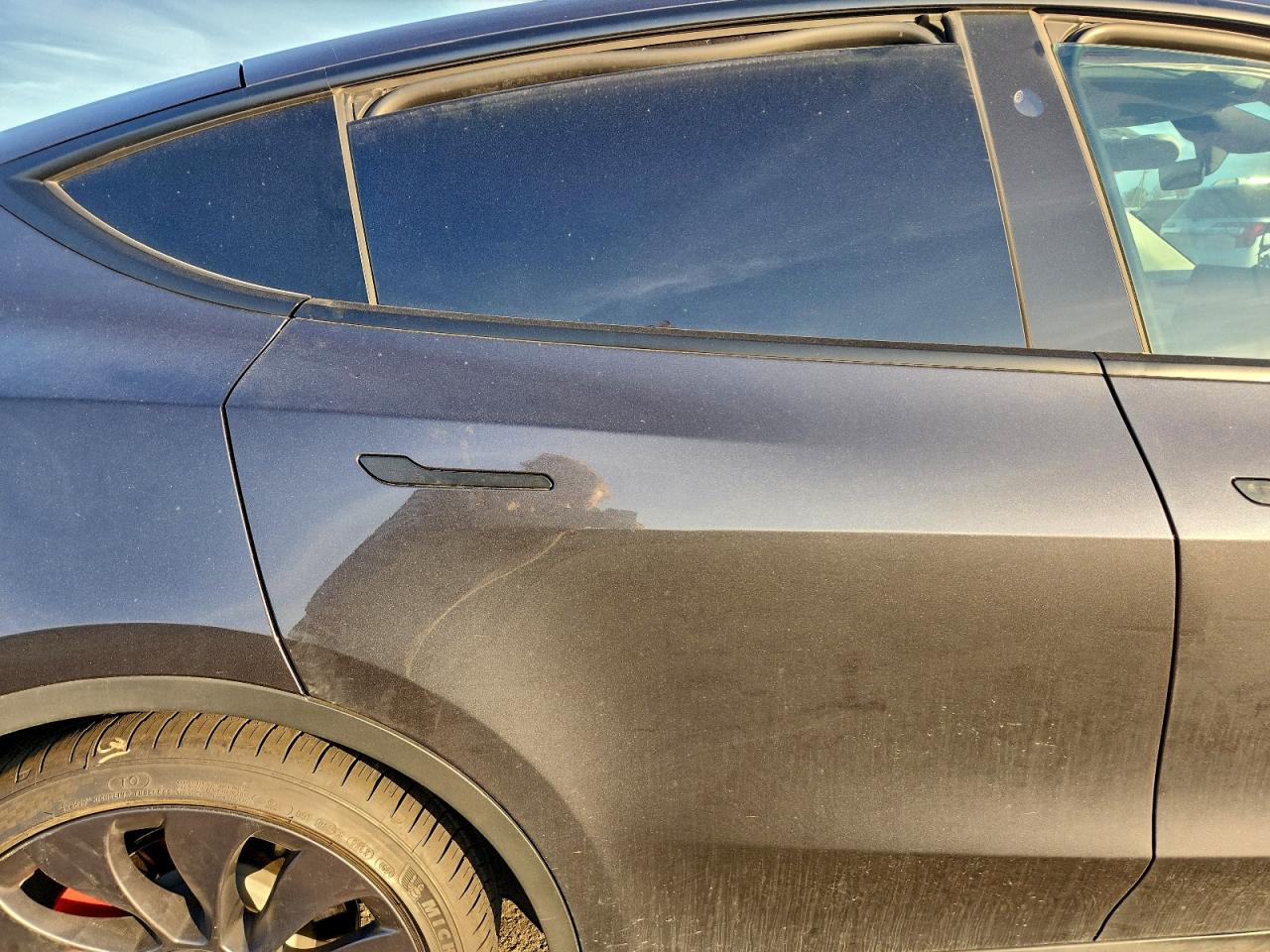 2024 Tesla Model Y VIN: 7SAYGDEF9RF022552 Lot: 94241155