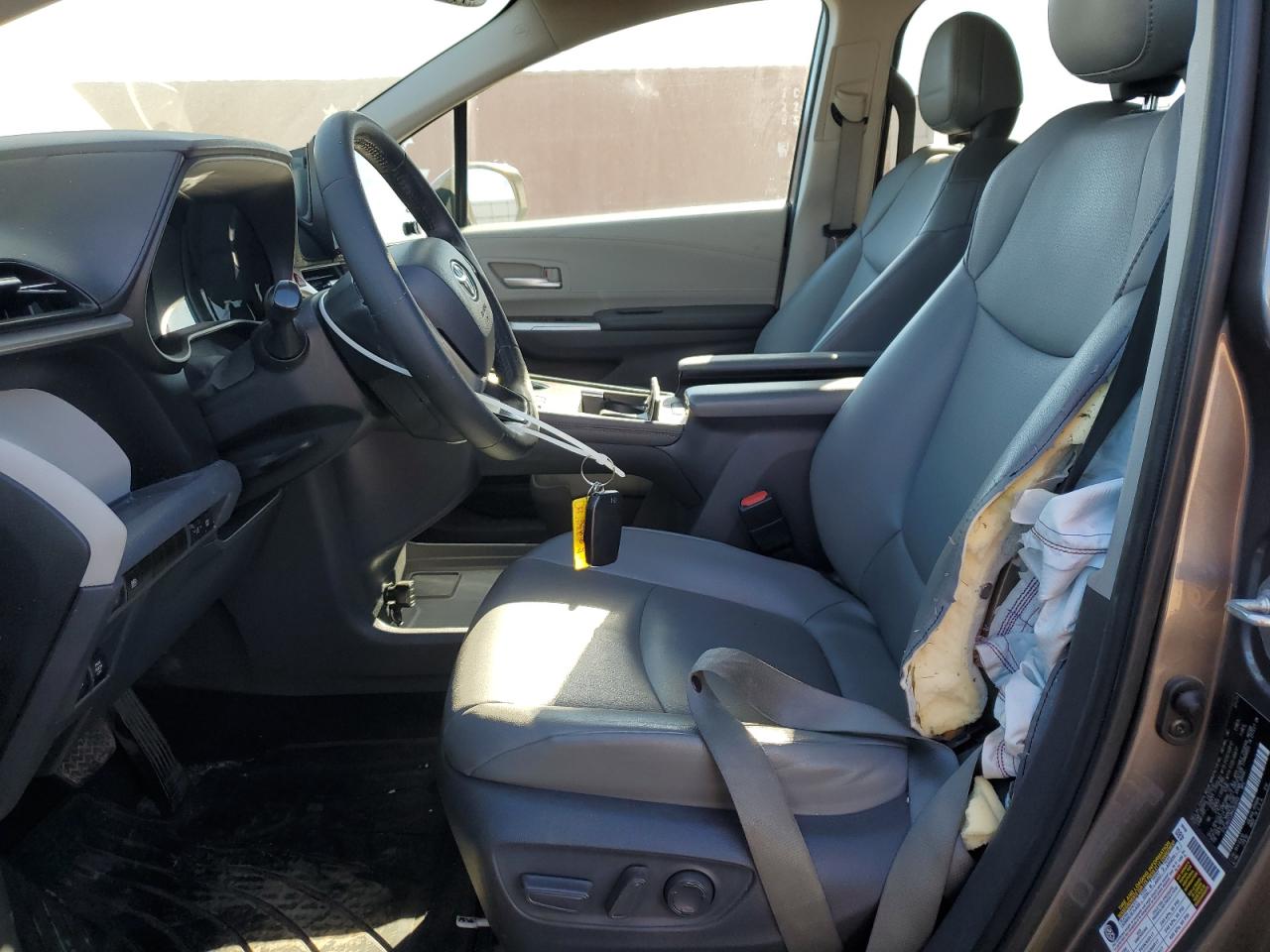 2021 Toyota Sienna Xle VIN: 5TDJRKEC0MS063045 Lot: 92928205