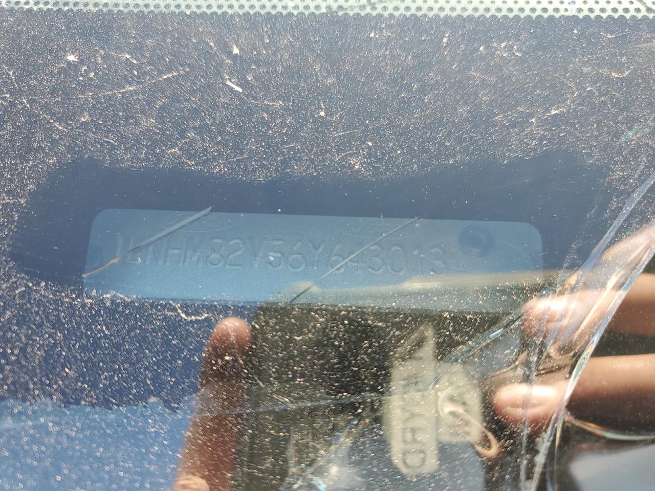 2006 Lincoln Town Car Signature Limited VIN: 1LNHM82V56Y643013 Lot: 90645035