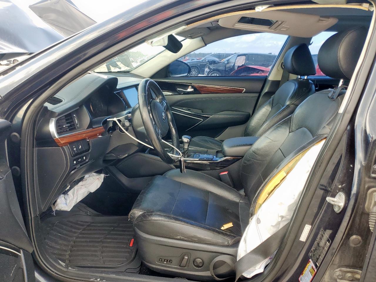 2017 Kia Cadenza Premium VIN: KNALC4J10H5092015 Lot: 92004095