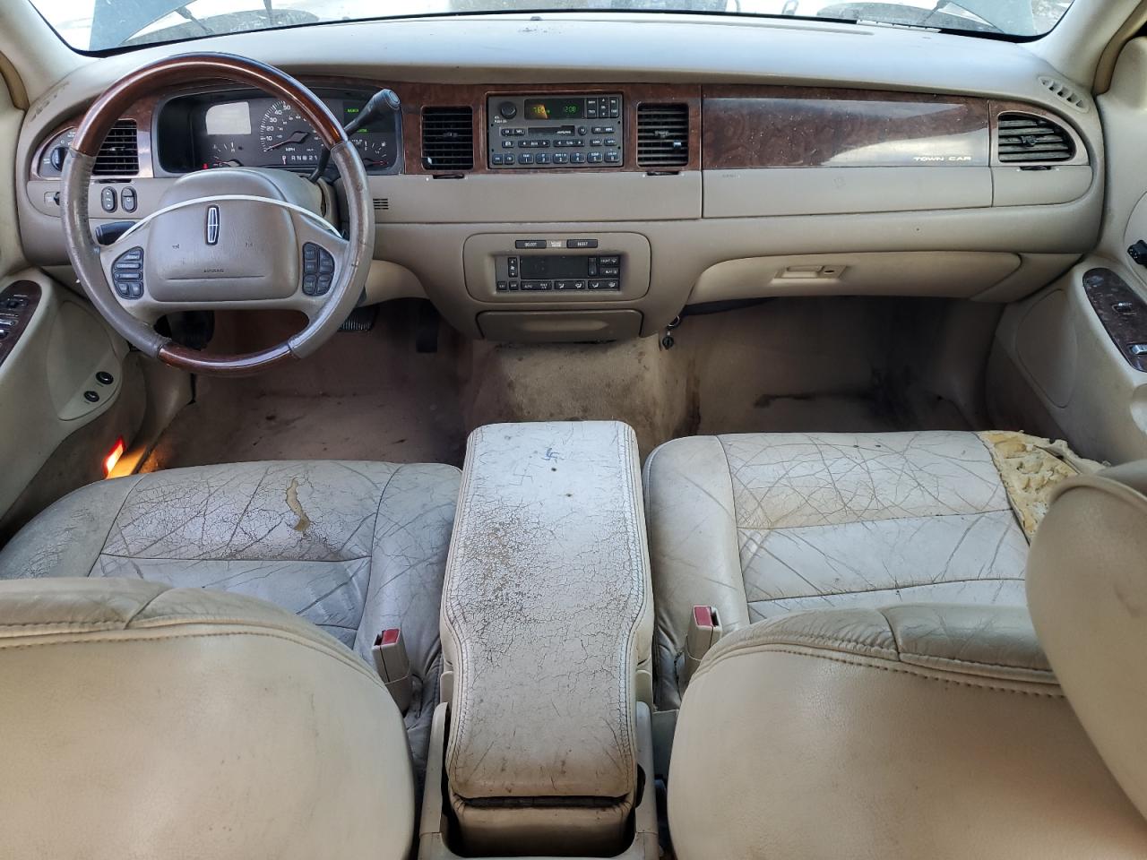 2001 Lincoln Town Car Signature VIN: 1LNHM82WX1Y691821 Lot: 93142335