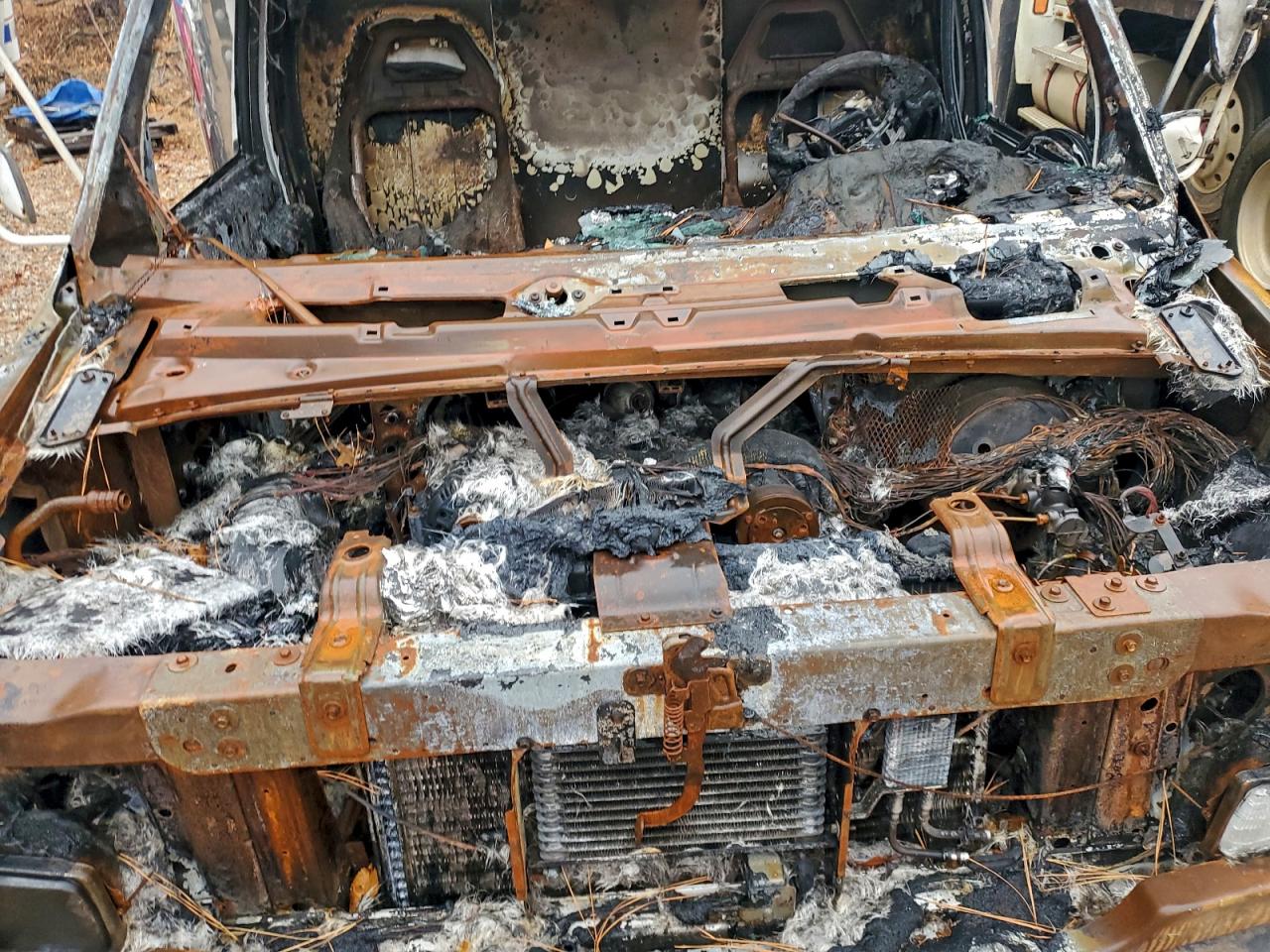 2000 Ford Econoline E350 Super Duty Cutaway Van VIN: 1FDWE35FXYHA86243 Lot: 55324465