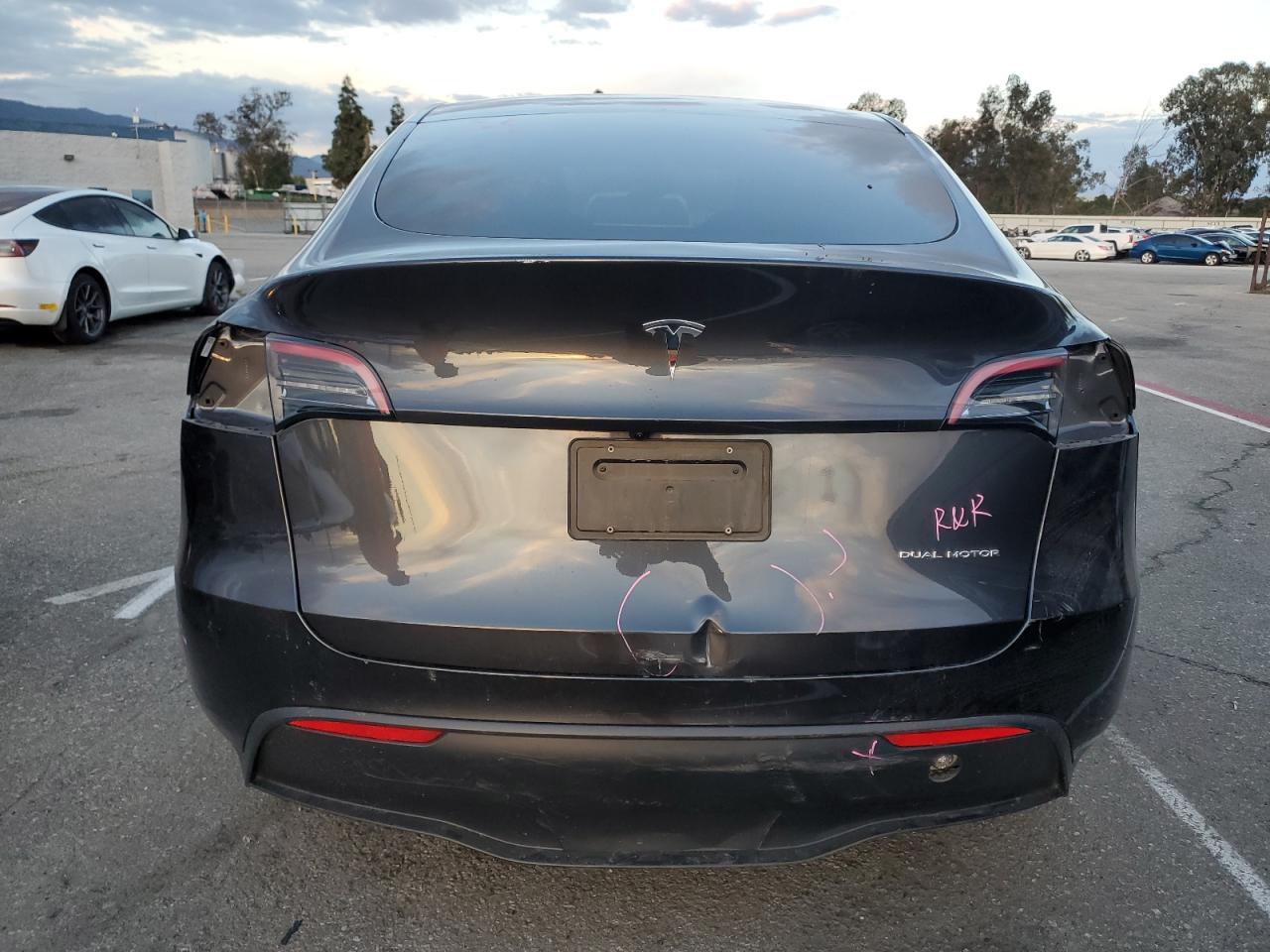 2024 Tesla Model Y VIN: 7SAYGAEE4RF059756 Lot: 93072025