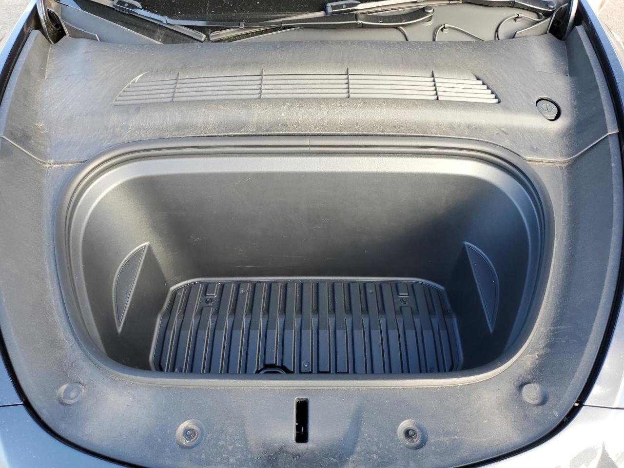 2024 Tesla Model Y VIN: 7SAYGDED9RF099811 Lot: 90992675