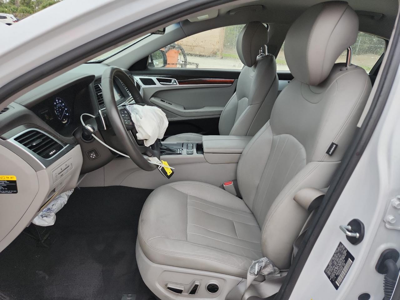 2017 Genesis G80 Base VIN: KMHGN4JE0HU204704 Lot: 90684105