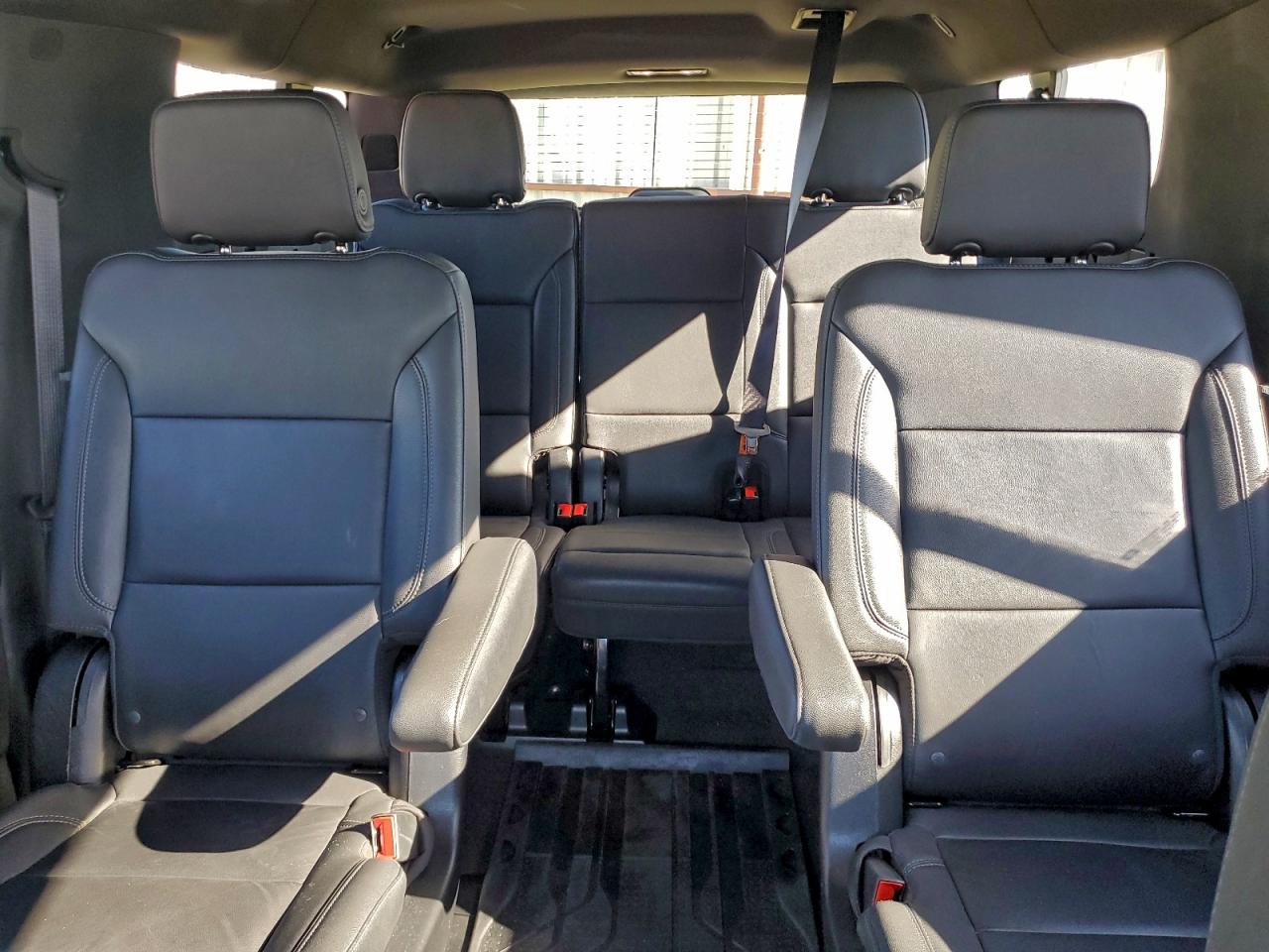 2022 Chevrolet Suburban C1500 Lt VIN: 1GNSCCKD2NR342075 Lot: 93411505