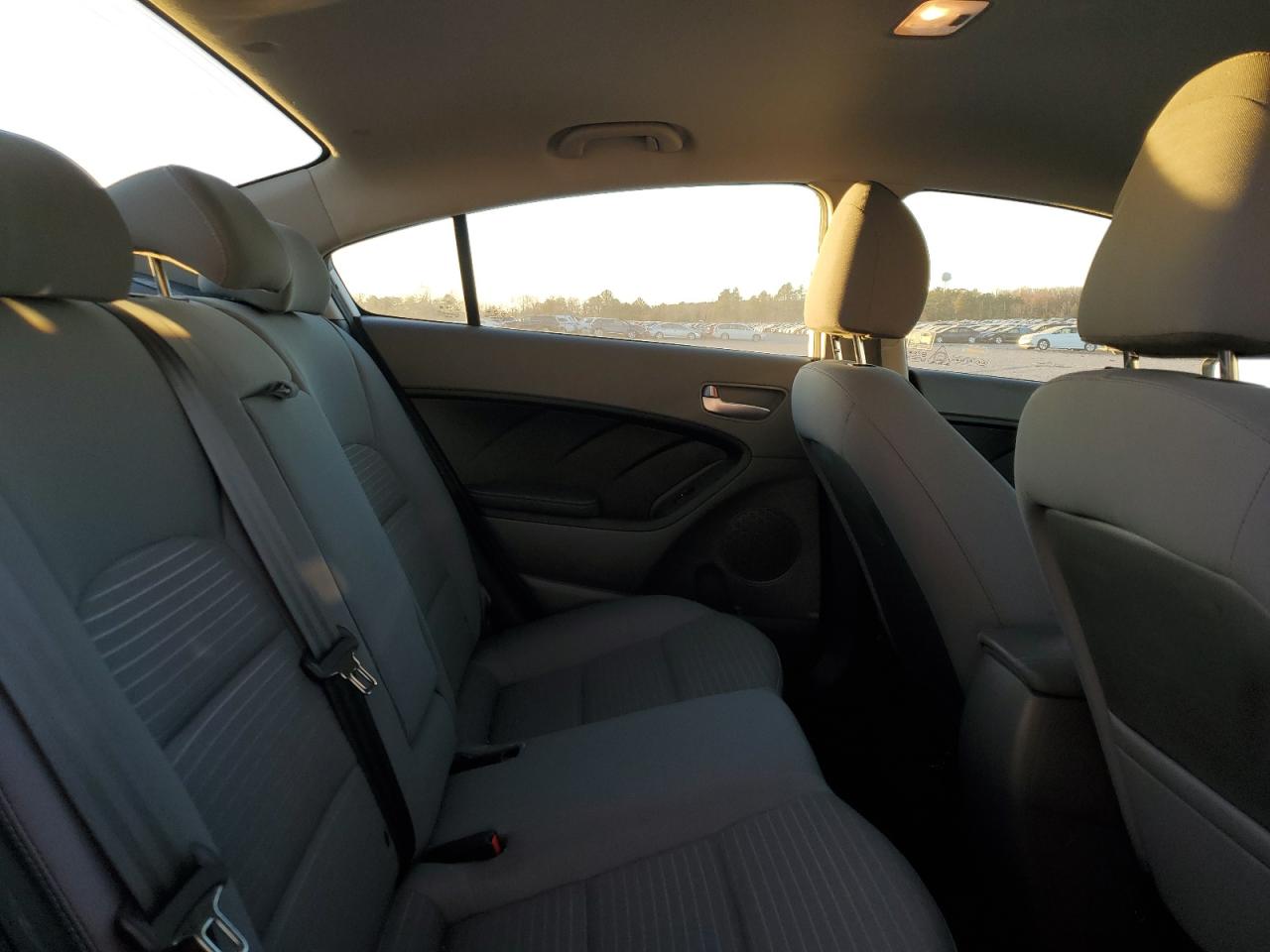 2018 Kia Forte Lx VIN: 3KPFL4A70JE268558 Lot: 92859935