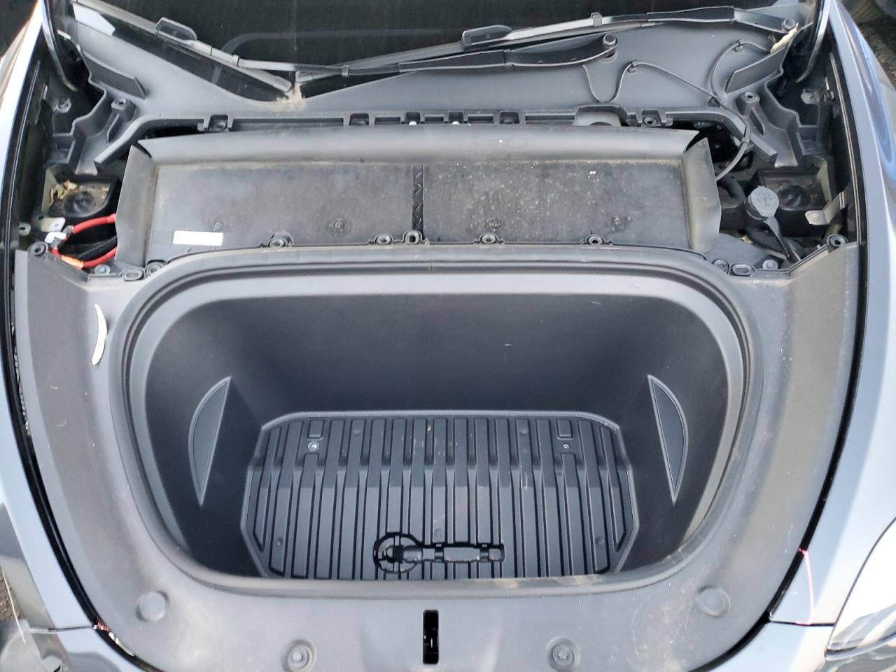 2024 Tesla Model Y VIN: 7SAYGDEDXRF119693 Lot: 92910605