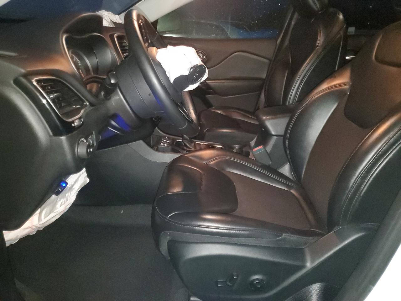 2019 Jeep Cherokee Latitude Plus VIN: 1C4PJLLB8KD377486 Lot: 93559035