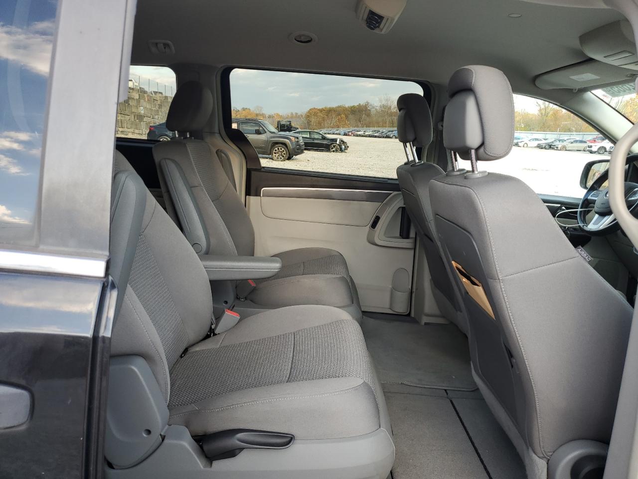 2012 Volkswagen Routan S VIN: 2C4RVAAG1CR355781 Lot: 91782665